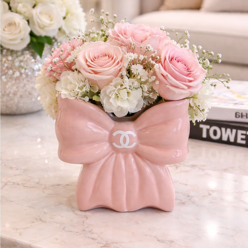Chic Bow Ceramic Vase with Pink Roses - Designer-Inspired